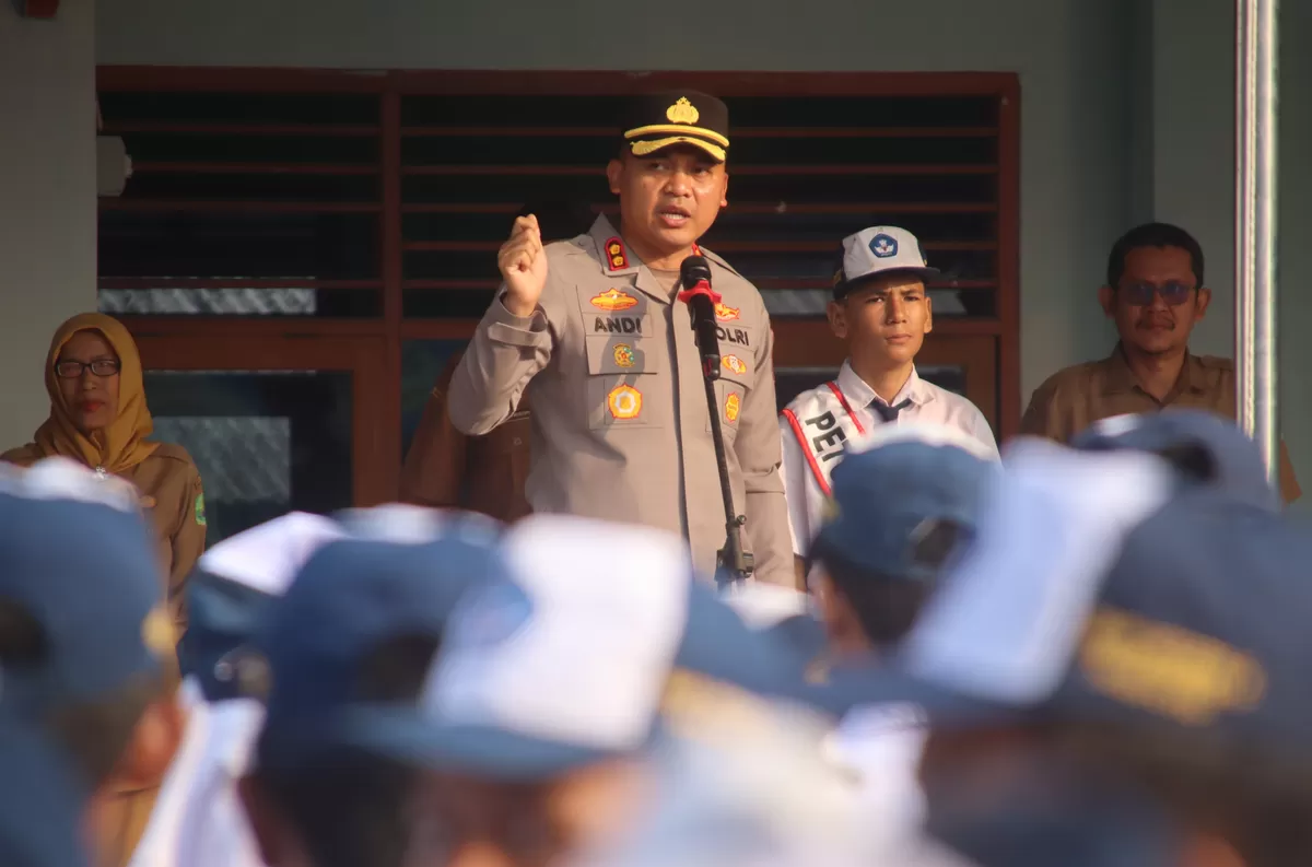 Kapolres Subang AKBP Andi Purwanto mengajak pelajar SMP Negeri 6 Subang menjaga diri, menjauhi narkoba, dan mengutamakan keselamatan di jalan, Senin 21 September 2026 (Dok. Istimewa)