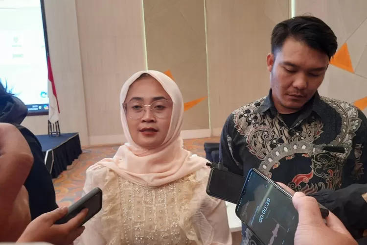 Ketua KPU Kota Bandung, Wenti Frihadianti saat wawancara usai rapat pleno rekapitulasi DPT untuk Pilkada 2024. (Alurinformasi)
