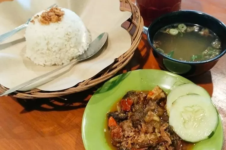 5 Destinasi Wisata Kuliner Legendaris Di Yogyakarta, Dari Gudeg Sampai ...