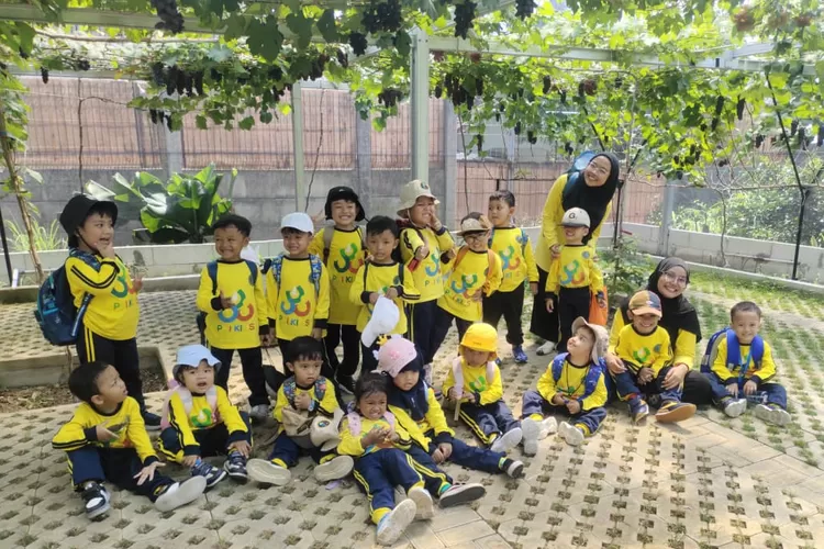 Outing Class Seru di Kebun Anggur, KB-TK PCI Kids Tanamkan Kemandirian Sejak Dini
