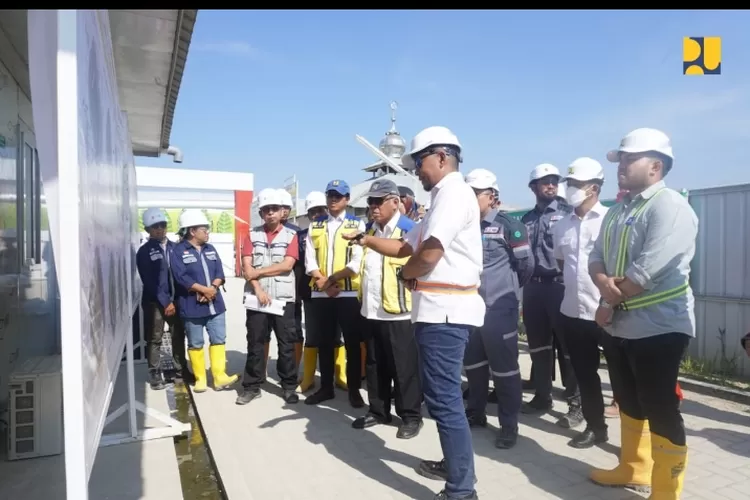 Menteri Pekerjaan Umum dan Perumahan Rakyat Basuki Hadimuljono menyempatkan melakukan tinjauan lapangan venue utama untuk persiapan PON XXI Aceh-Sumut Tahun 2024.