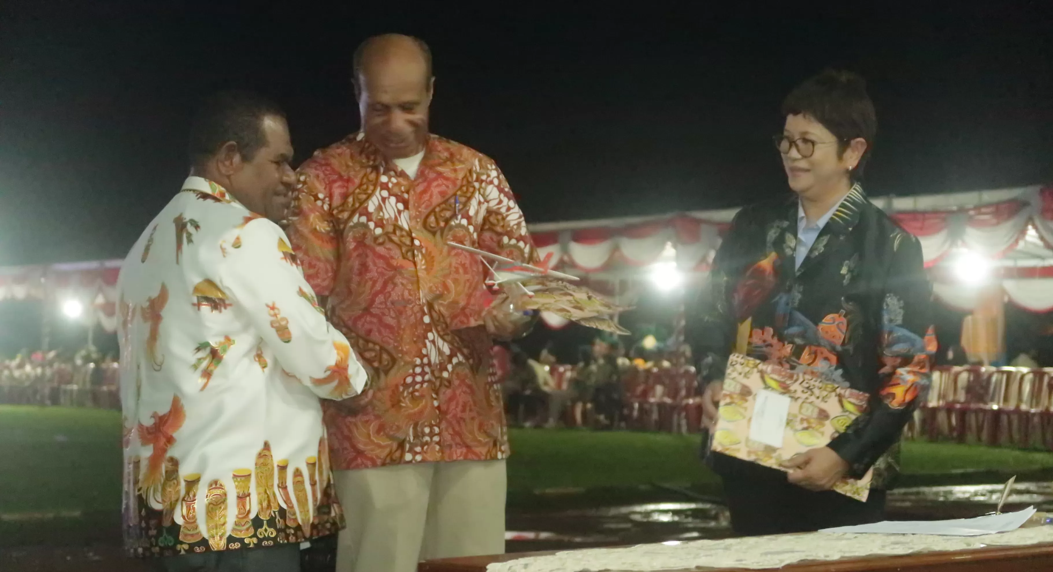 Penandatangan perjanjian kerjasama antara Pemprov Papua Pegunungan dan juga pihak Aviasi PT CTN, (17/7). (CENDERAWASIH POS/ISMAIL)