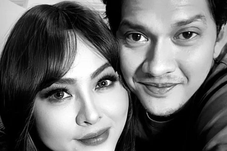Audy Item selfie bersama suami alias Iko Uwais (Foto: Gorajuara/ Instagram/ @audyitem)