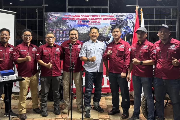 atusan bikers pengguna Honda CB150X dari berbagai daerah di Indonesia berkumpul di Kota Depok dalam rangka menghadiri peresmian kantor Sekretariat Nasional CB150X Adventure Indonesia (CB150X ADV ID) 