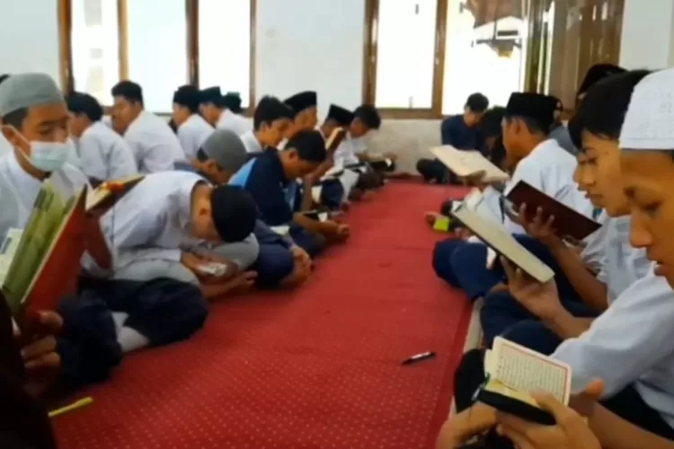 Siap-siap! Program Kemandirian Pesantren 2023 Segera Dibuka, Bantuan ...