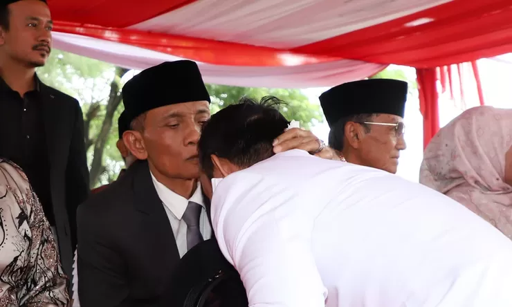 Siapa HM Kunang? Ini Sosok Ayah Bupati Bekasi yang Ikut Terjaring OTT KPK dengan Sang Anak, Ternyata Kepala Desa