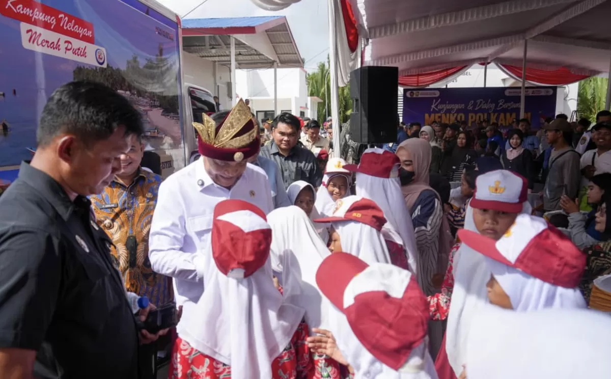 Kunjungi Kampung Nelayan Sungsang, Menko Polkam Pastikan Pemerintah Terus Sejahterakan Masyarakat Pesisir