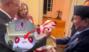 Prabowo Beri Hadiah Balik Toto Anjing Kesayangan PM Albanese: Kaos Merah Putih dan Tali