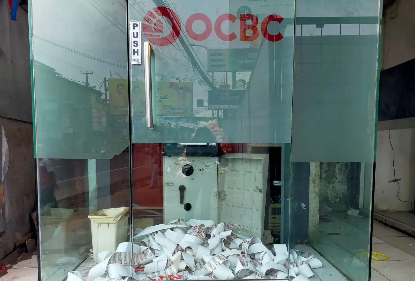 Polisi buru pelaku percobaan pembobolan ATM Bank OCBC di Cibadak Sukabumi  (TatarMedia.ID -  M Afnan )