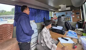 Pelayanan Prima di Stand Polda Sultra, Ditlantas Berikan Konsultasi dan Perpanjangan SIM