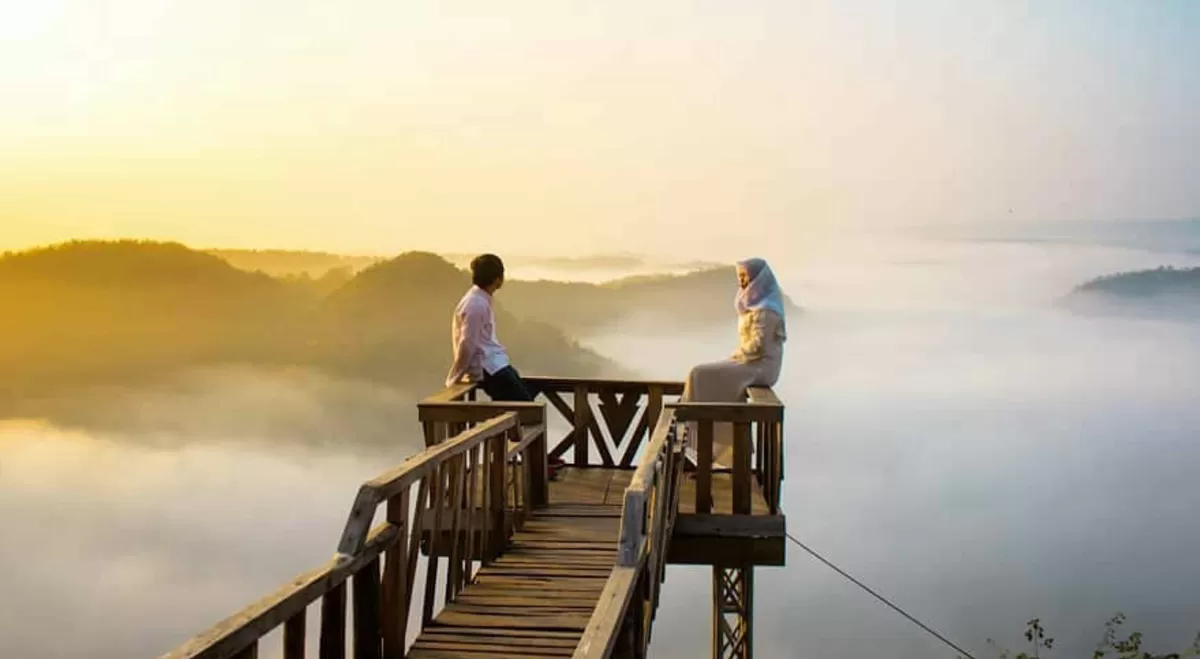 Bukit Panguk Kediwung di Bantul, Jogja yang sempat viral, spot menikmati sunrise cantik (Instagram/ @indra.saputraaaa)
