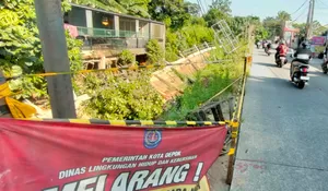 Turap KCB Krukut Depok Akhirnya Roboh, Segera Diperbaiki Pakai BTT