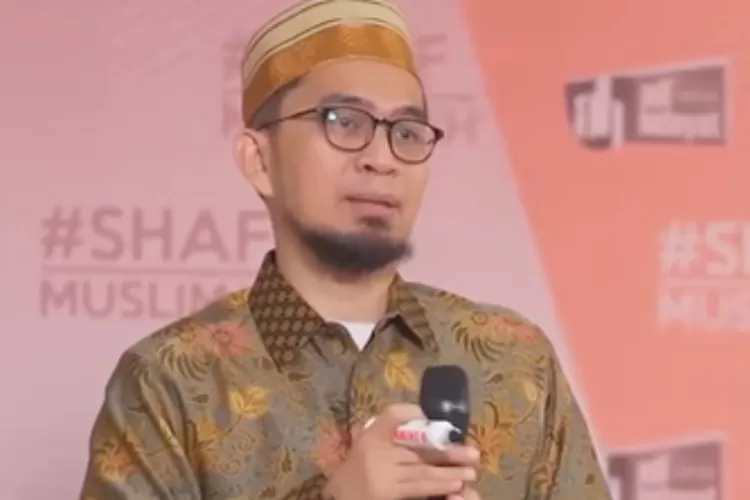 Ustadz Adi Hidayat Jelaskan Beda Sholat Tahajud dan Qiyamul Lail