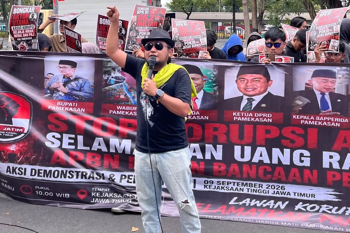 Jaka Jatim melakukan aksi desak Kejati usut Bupati dan DPRD Kabupaten Pamekasan
