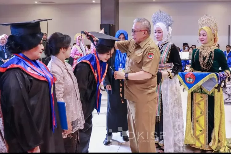 Wisuda Untika Luwuk