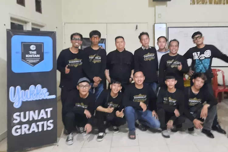 Barberkah melakukan kegiatan berupa khitanan gratis, di Kelurahan Mekarjaya, Kecamatan Sukmajaya, Depok, Jumat (17/11).