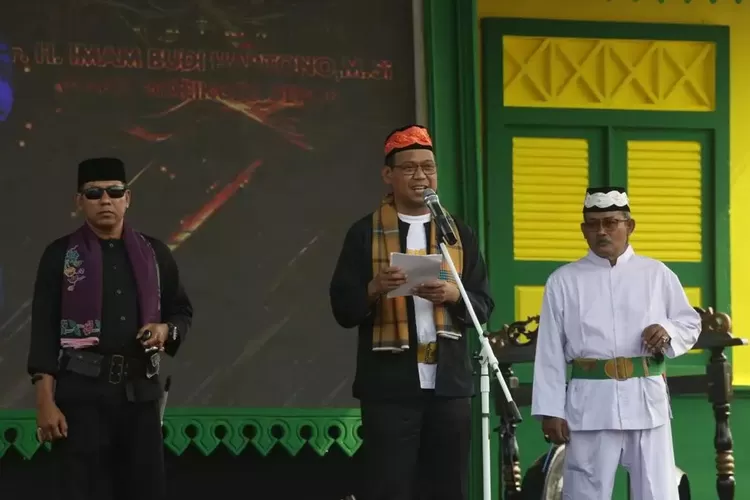 Wakil Walikota Depok, Imam Budi Hartono membuka acara Lebaran Depok 2024 di Alun-alun Kota Depok, Jumat (17/5). (PEMKOT DEPOK)