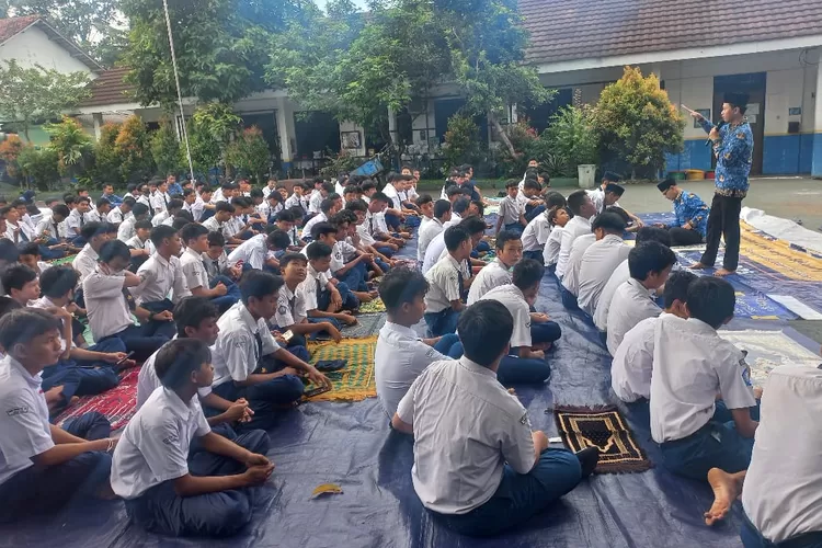 Kegiatan sanlat yang berada di SMPN 19 Depok, yang terletak di Jalan Leli Raya, Kelurahan Depok Jaya, Kecamatan Pancoranmas. (ANDIKA EKA/RADAR DEPOK)