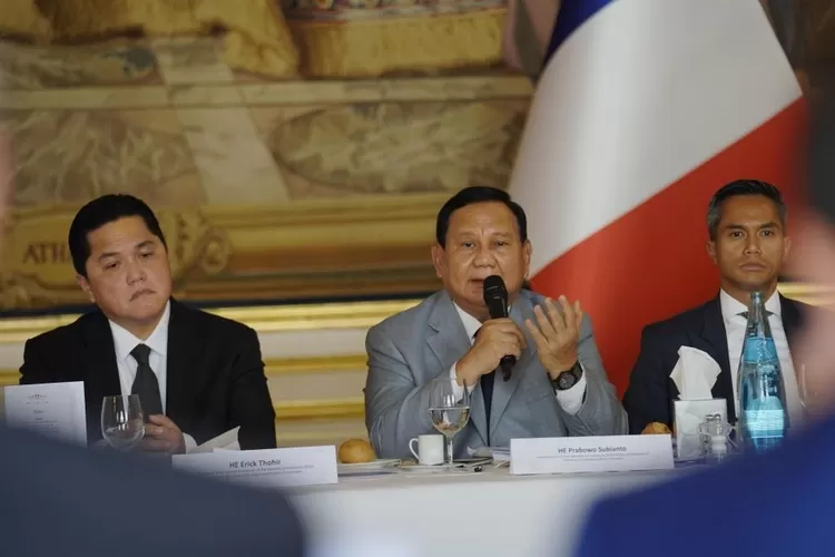 Prabowo saksikan parade Kontingen RI di Olimpiade Paris 2024 bareng Erick Thohir. Yuk, intip momen serunya di sini!