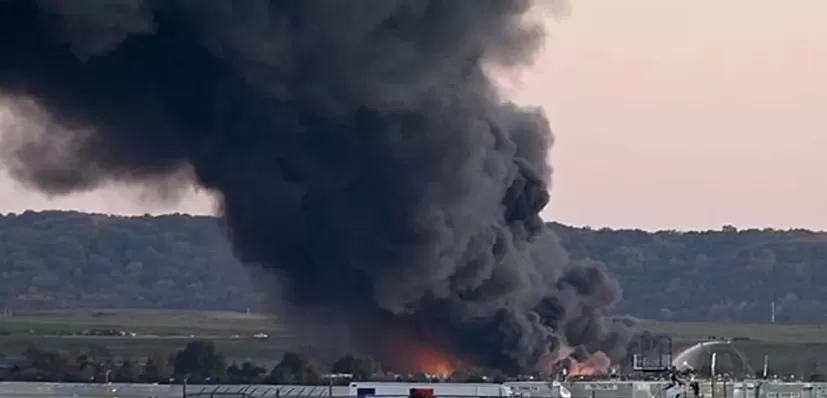 Pesawat kargo UPS jatuh.