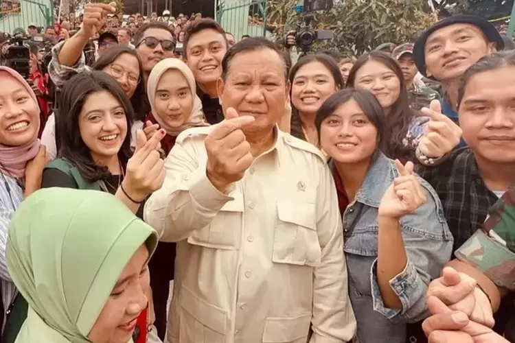Prabowo dikerubuti emak-emak yang kini menyebutnya dengan Pak Gemoy