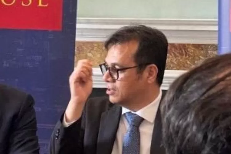 Wamen Komdigi Nezar Patria menghadiri Private Briefing di Asia House, London 