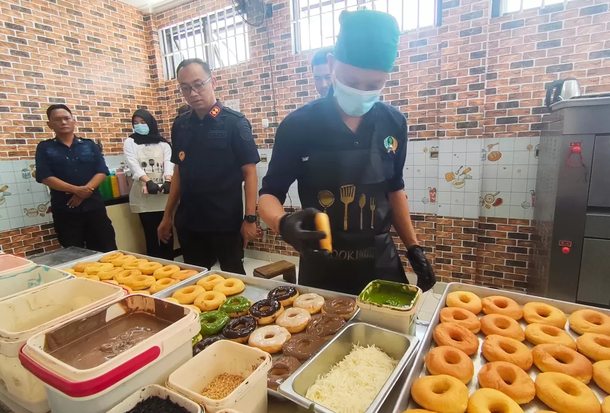 Stigma Narapidana Dipatahkan dari Balik Jeruji, 69 Warga Binaan Surabaya Produktif Menghasilkan Uang
