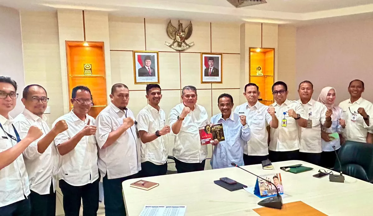 Peserta rapat persiapan Nobar Piala FIFA 2026 foto bersama. (Foto:Diskominfo Batam)
