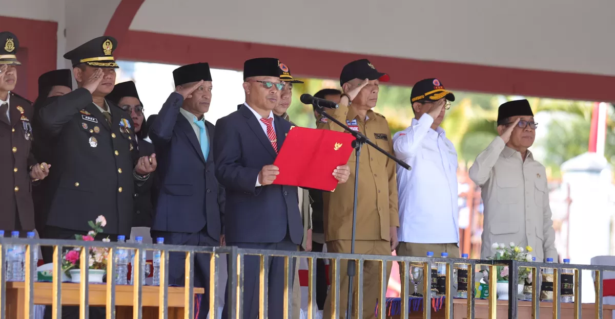 Jajaran menteri serta pejabat negara membagi tugas untuk memperingati Hari Ulang Tahun (HUT) ke-81 Kemerdekaan Republik Indonesia di lokasi terdampak gempa bumi magnitudo 7,7 Nusa Tenggara Timur (NTT). (Dok. Bakom RI)