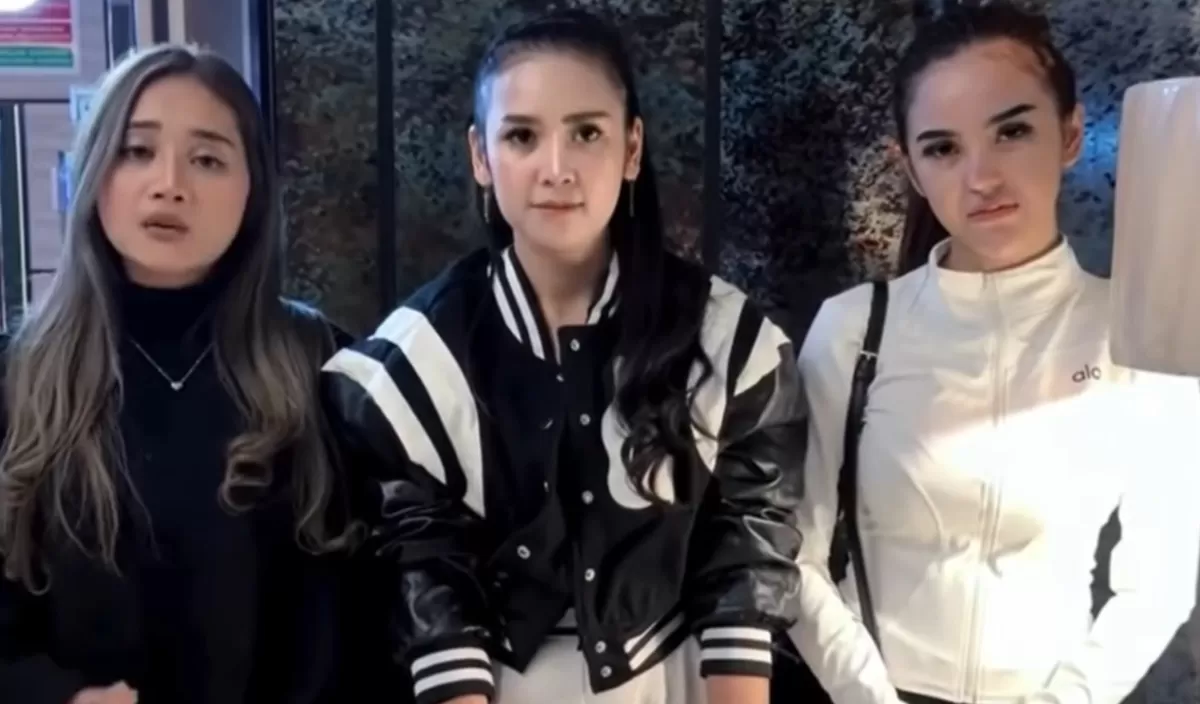 Potret Icha Chellow dan Mala Agatha serta DJ Zhu, yang mengaku tak ingin disalahkan usai polemik cover lagu milik Anisa Bahar yang dibuat vulgar (Instagram/awreceh.musik)