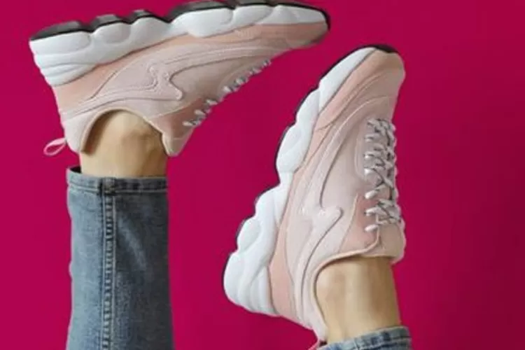 Intip Yuk! 7 Rekomendasi Sepatu Sneakers Nike Original untuk Wanita di  Shopee Berdasarkan Urutan Kualitasnya - Suara Buruh