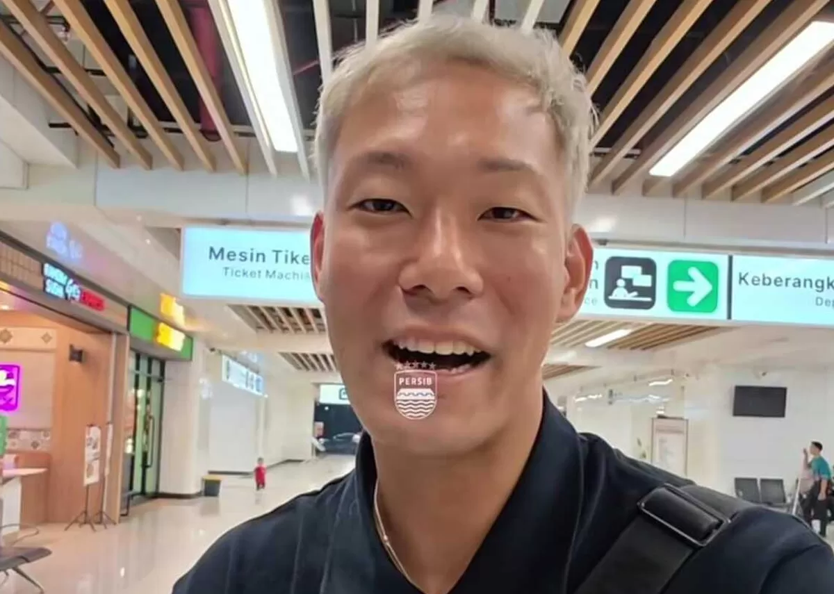 Petualangan baru gelandang Jepang Gakuto Notsuda bersama Persib Bandung resmi dimulai. Ia tiba di Indonesia pada Minggu malam, 12 Juli 2026. 