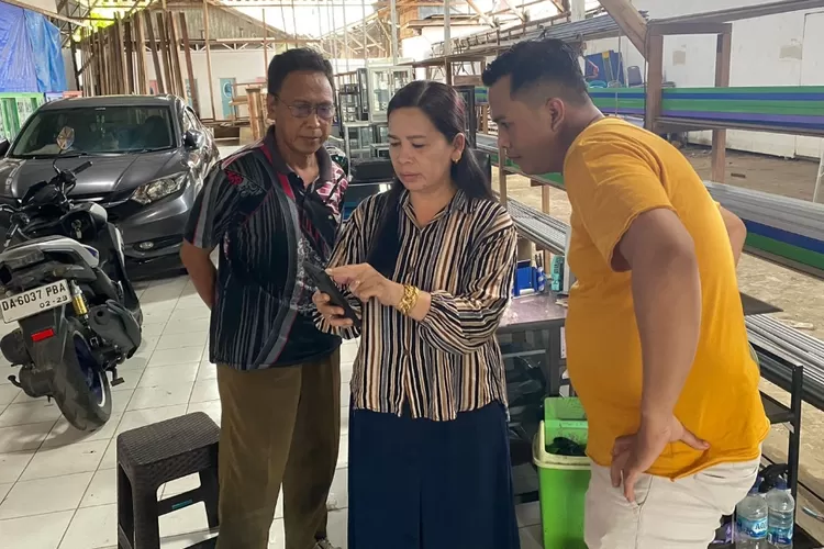 Polisi saat melakukan olah TKP (Ist)