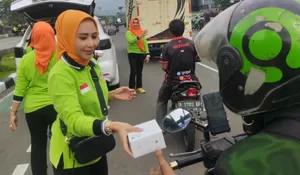 GOW Bogor Bagi bagi Takjil Gratis kepada Pengendara