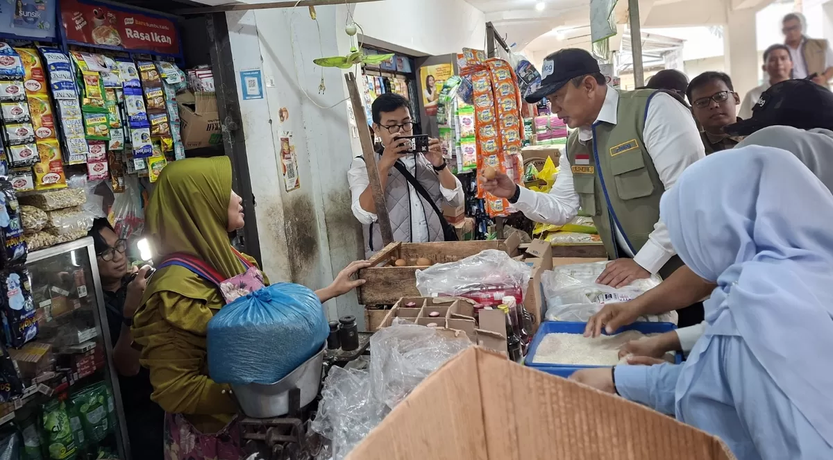 Dirut Bulog Tinjau Pasar Johar dan Kanjengan Semarang, Pastikan Harga Pangan Stabil
