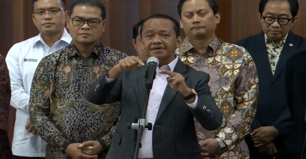 Pemerintah Republik Indonesia (RI) memutuskan menurunkan harga gas alam cair (LNG) untuk sektor industri menjadi USD 13 per MMBTU dari sebelumnya mencapai USD 20 hingga USD 23 per MMBTU. Hal ini disampaikan oleh Menteri ESDM Bahlil Lahadalia. (Kalimantansatu.com/Dok. Bakom RI)