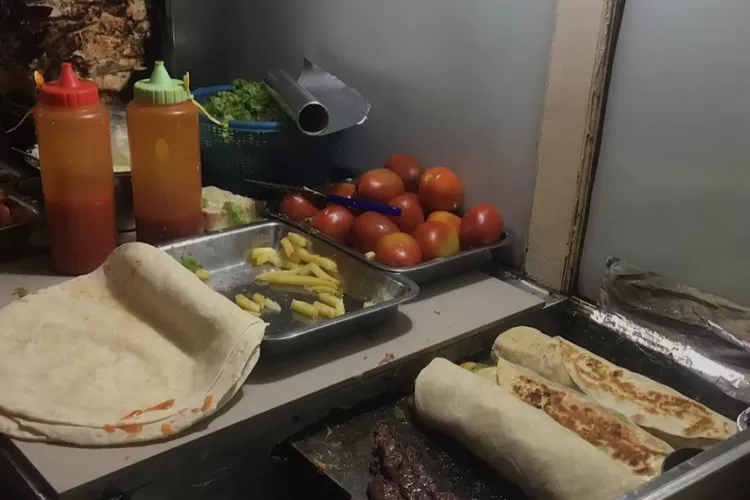 Kebab Shawarma, Sajian Kuliner Khas Timur Tengah di Bogor, Hadirkan Isian Daging Melimpah! Harganya Terjangkau