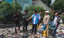 Wakil Wali Kota Bandung Tinjau Penumpukan Sampah di TPS Bumi Asri, Dorong Pemanfaatan Teknologi Pengolahan Ditingkatkan
