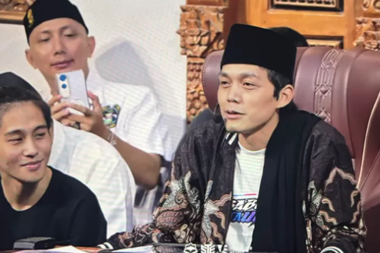 DJ Panda Hadiri Pengajian Gus Iqdam, Mengaku Cari Ketenangan