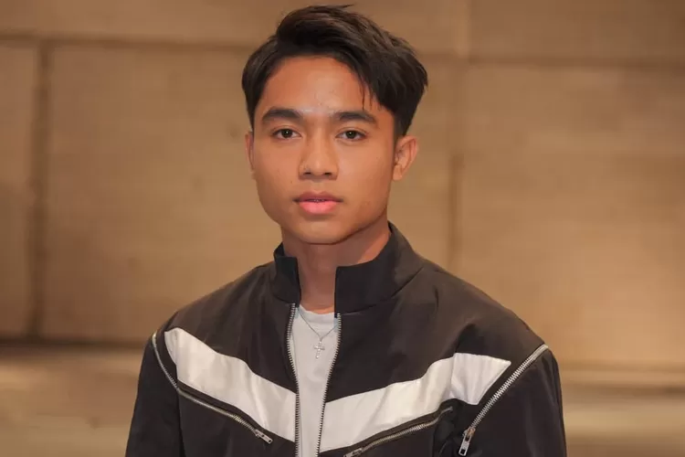 Betrand Peto menjunjung sikap toleransi beragama dengan ayah sambungnya, Ruben Onsu (Foto: Gorajuara/ Instagram/ @betrandpetoputraonsu)