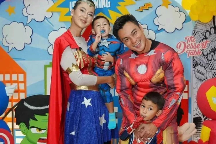 Potret keluarga Baim Wong dan Paula Verhoeven (Instagram.com/@baimpaulachannel)