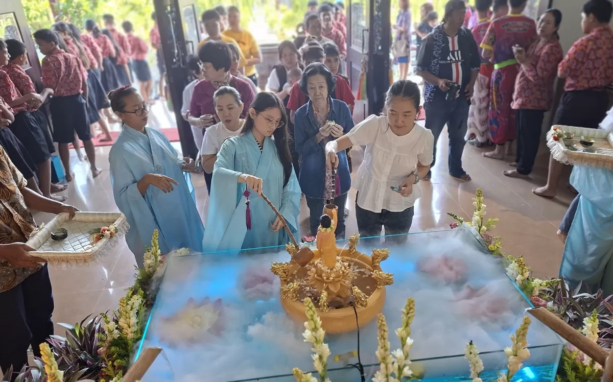 Vihara Mahavira Graha Semarang Gaungkan Kebijaksanaan dan Cinta Kasih pada Perayaan Waisak 2026