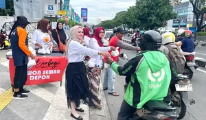 Pawon Semar Depok Berbagi 150 Takjil di Jalan Margonda