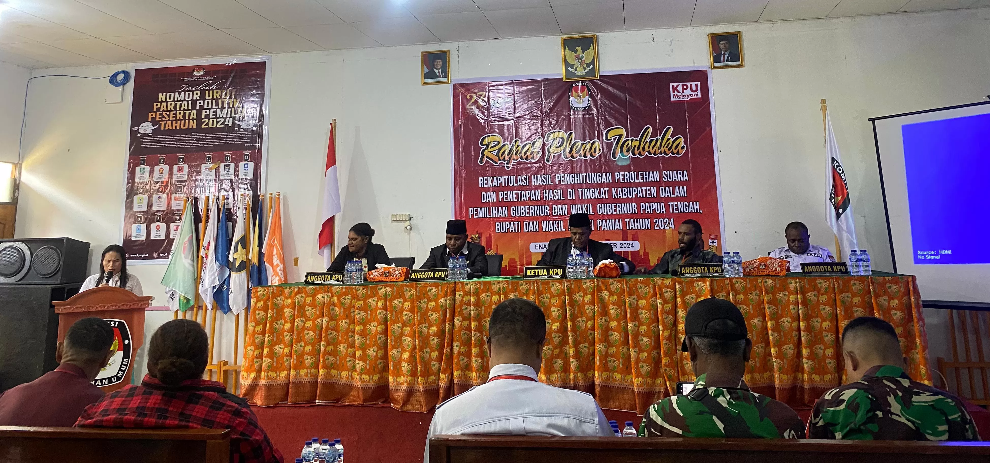 Pembukaan Rapat Pleno Rekapitulasi Hasil Penghitungan Suara KPU Paniai. (Dok KPU Paniai)