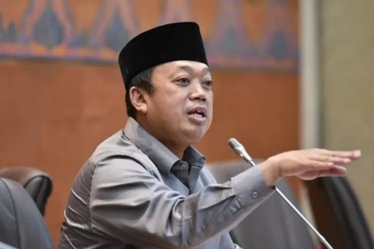 Nusron Wahid meminta Sekjen PDI Perjuangan Hasto Kristiyanto untuk berhenti menyebarkan isu soal fragmentasi dan perpecahan di kabinet. (dpr.go.id)