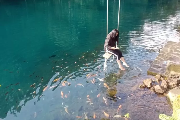 Telaga Nila Biru (Sumber: Instagram)