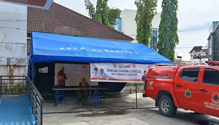 Posko siaga bencana hidrometeorologi berdiri di area kantor BPBD Samarinda. (kis)