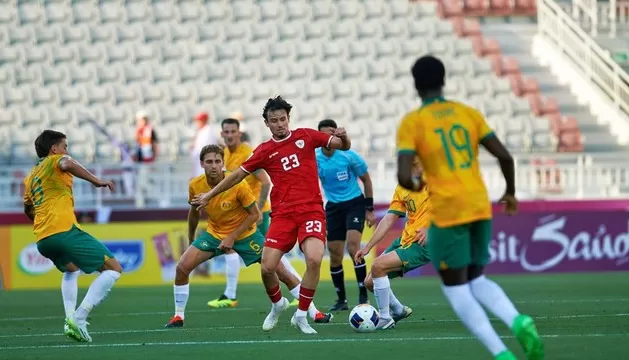 Mengenal Sosok Nathan Tjoe-A-On: Bek Kiri Asal Belanda Berdarah ...