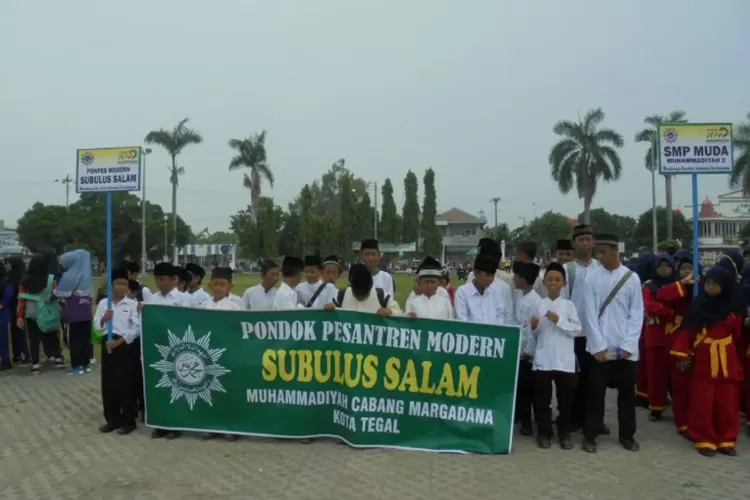 ondok Pesantren Modern Muhammadiyah Subulus Salam, Kota Tegal, yang memperkenalkan program Green Pesantren untuk melawan perubahan iklim