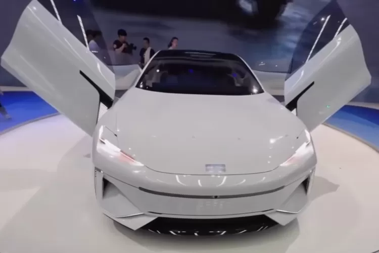 Di pasar otomotif Indonesia, saat ini sedang ramai diperbincangkan strategi mengejutkan dari para produsen mobil asal Tiongkok. (Tangkapan Layar YouTube  Fakta Seru)